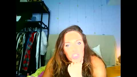 Snapshot of rayna_reign chatting on October 28, 7:09 am Rayna online show from October 28, 7:09 am