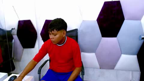 raystewart  online show from October 18, 3:44 am