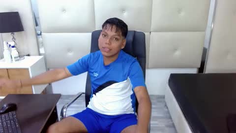 raystewart  online show from October 17, 3:43 am