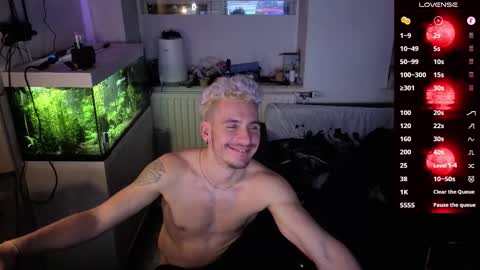 Rayzel online show from March 12, 1:42 am