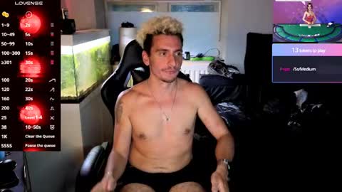 Rayzel online show from August 2, 7:48 pm