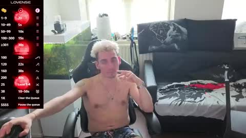 Rayzel White online show from May 10, 2:34 pm