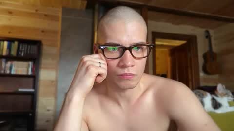 AliceEve online show from March 3, 8:43 am