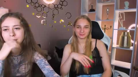 rebecca_smile_ online show from June 5, 6:52 am