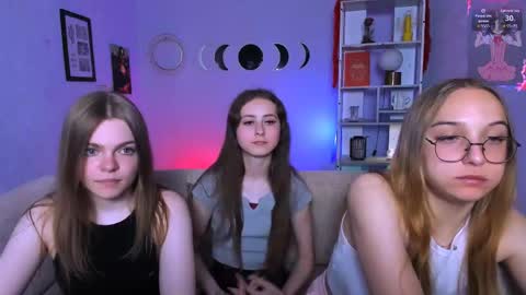 rebecca_smile_ online show from May 25, 7:09 pm
