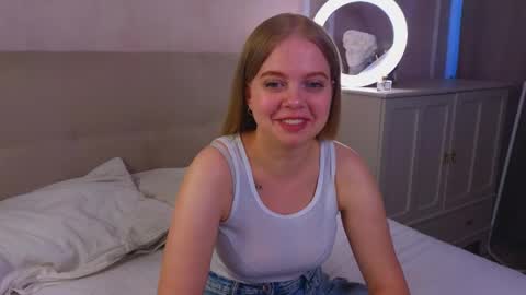 rebeccacruze online show from June 7, 7:35 am