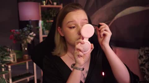 QUEEN OF EVIL online show from November 9, 2:26 am