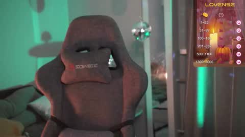 QUEEN OF EVIL online show from October 19, 2:38 am