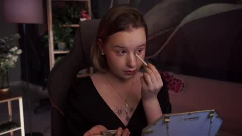 QUEEN OF EVIL online show from November 15, 2:13 am