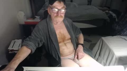 Red online show from June 1, 8:32 pm
