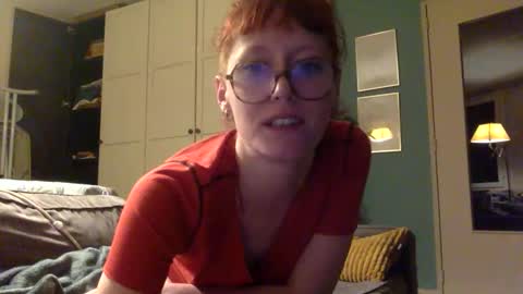 redcassie666 online show from June 6, 2:39 am
