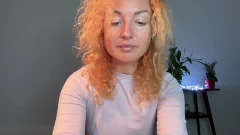 reddgirll online show from March 3, 7:17 pm