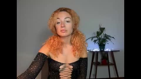 reddgirll online show from February 25, 8:42 pm