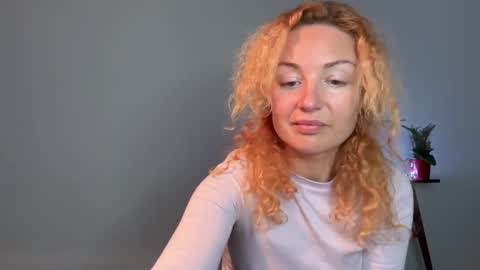 reddgirll online show from March 3, 10:20 pm