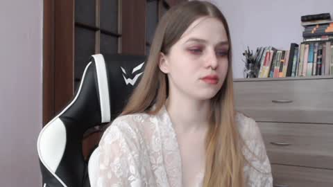 Snapshot of redhead_rabbit chatting on December 27, 6:14 am Lily online show from December 27, 6:14 am