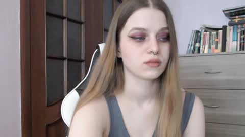 Snapshot of redhead_rabbit chatting on January 14, 5:40 am Lily online show from January 14, 5:40 am