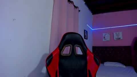 RedHotDoll  online show from April 17, 11:45 am