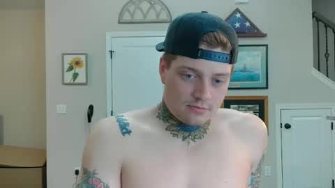 Snapshot of redinthebed chatting on March 5, 3:51 am InkedGinger online show from March 5, 3:51 am