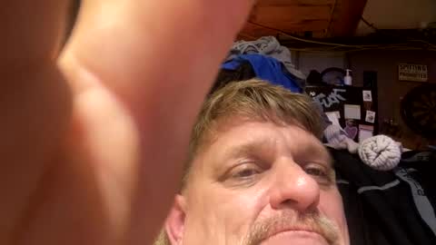Snapshot of reeferleefer chatting on February 6, 10:43 pm Lee online show from February 6, 10:43 pm