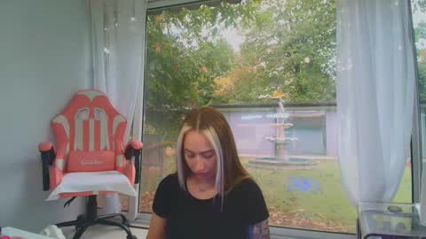 reina cummings online show from October 2, 6:56 am