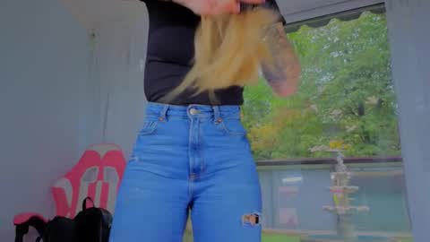 reina cummings online show from September 29, 5:50 am