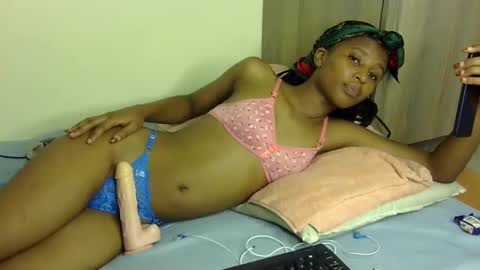 Snapshot of rellings_maya chatting on January 13, 2:11 pm rellings-maya online show from January 13, 2:11 pm