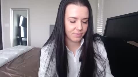 Bella Lively online show from December 15, 6:37 pm