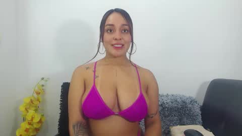 renatabrownn28 online show from March 7, 9:09 am