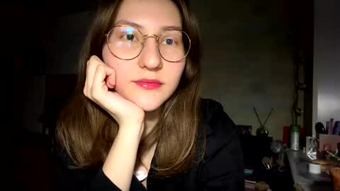 Mia online show from March 17, 4:23 pm