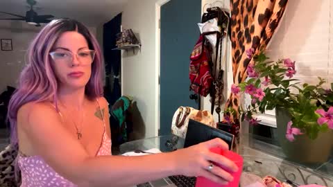 Snapshot of rene_heartz99 chatting on December 8, 11:08 pm Naughty closet slut here to suck all your friends off online show from December 8, 11:08 pm