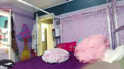 Snapshot of rene_heartz99 chatting on September 30, 3:28 am Naughty closet slut here to suck all your friends off online show from September 30, 3:28 am