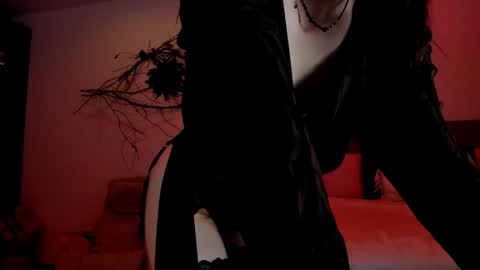 revealyourdarkdesires online show from November 9, 9:50 pm