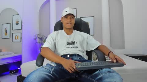 Ricky  online show from November 10, 8:33 pm