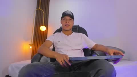 Ricky  online show from February 4, 9:52 pm