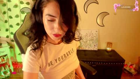Independent model online show from December 10, 2:38 am