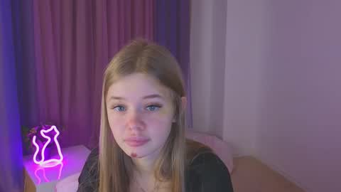 Snapshot of riinaaa chatting on September 21, 9:52 pm Rina online show from September 21, 9:52 pm