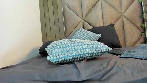 RIRI  online show from December 17, 10:27 pm