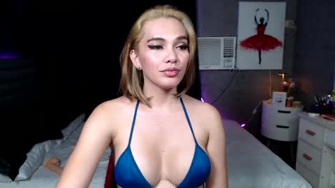 Miss Cassie online show from November 14, 7:05 pm