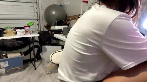 roarmance1 online show from October 13, 6:10 pm