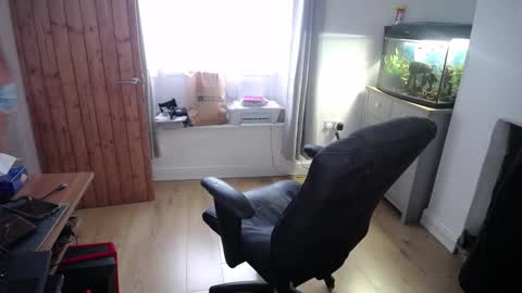 Snapshot of rob28101 chatting on October 16, 7:52 am rob online show from October 16, 7:52 am