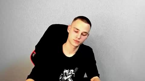 robert10211 online show from November 26, 5:42 pm