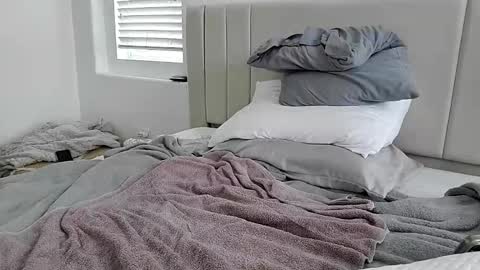 robertc2020 online show from April 2, 4:25 pm