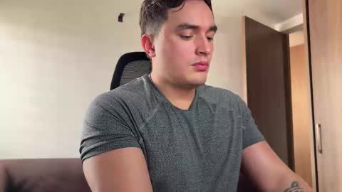 ROBYN online show from February 3, 5:17 pm