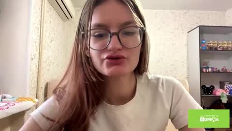 robynsentinella online show from February 1, 4:09 am