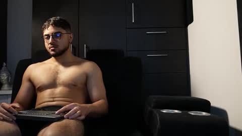 Roger Belmont online show from October 20, 4:39 am