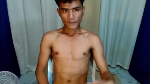 roianboyyy online show from May 13, 5:11 pm