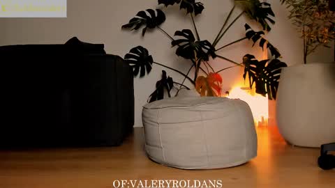 Snapshot of roldansvalery chatting on March 7, 6:13 am Valery Roldans online show from March 7, 6:13 am