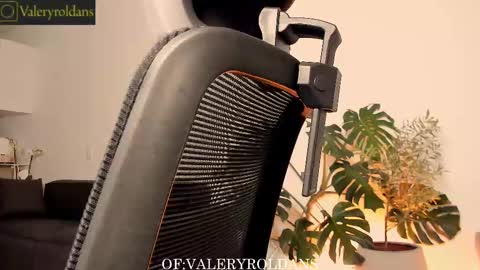 Snapshot of roldansvalery chatting on February 12, 3:29 am Valery Roldans online show from February 12, 3:29 am