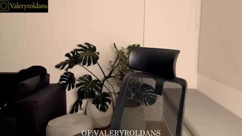 Snapshot of roldansvalery chatting on February 27, 2:14 am Valery Roldans online show from February 27, 2:14 am