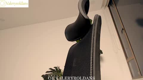 Snapshot of roldansvalery chatting on December 28, 2:22 am Valery Roldans online show from December 28, 2:22 am